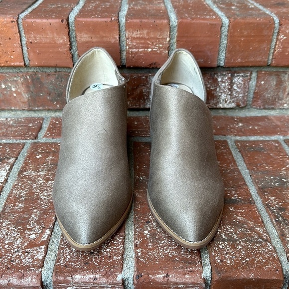 BC Footwear Taupe Cutout Ankle Bootie Women's Size 9.5 - Picture 2 of 7